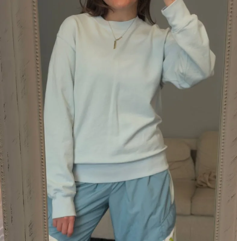 Uniqlo sweatshirt 1