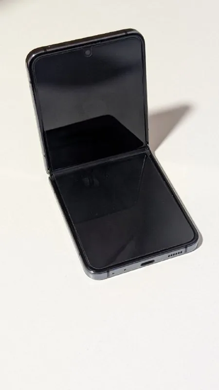 Samsung Z Flip 5 (512 GB) 1
