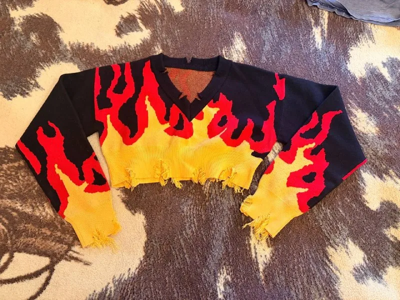 Knitted cropped sweater with flame pattern 1