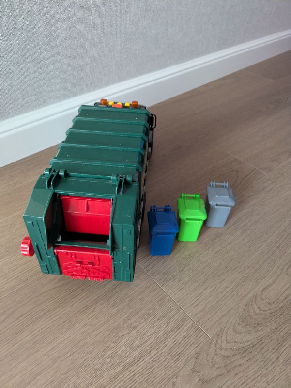 Стул IKEA Antilop, шатёр детский, машинка мусоровоз, игрушки, костюм плавательный 7