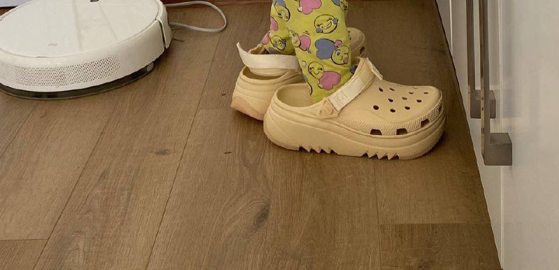 Полка для книг, босоножки розовые, босоножки бежевые, Crocs 4