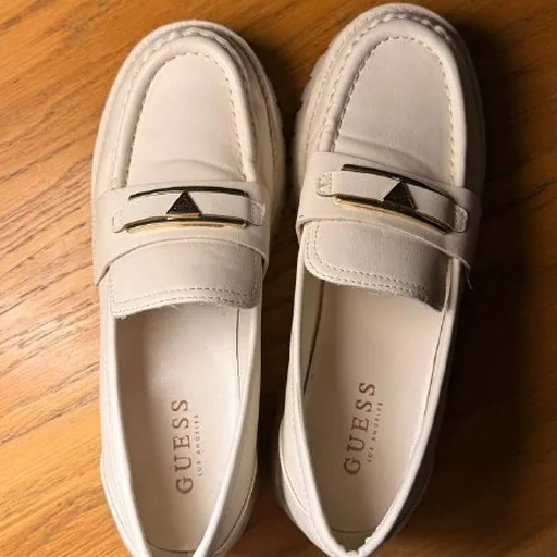 Белые лоферы Guess