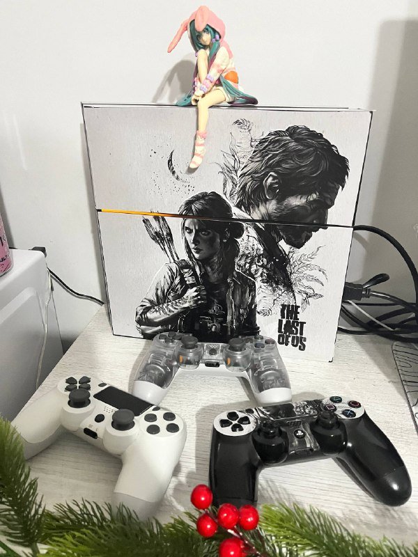 PS4, три геймпада, аккаунты с играми