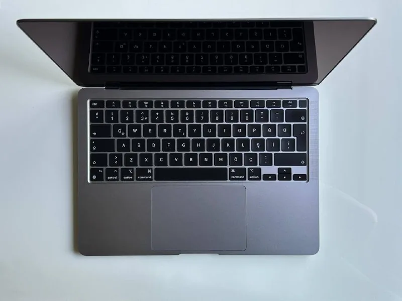MacBook Air M1 8/256 1