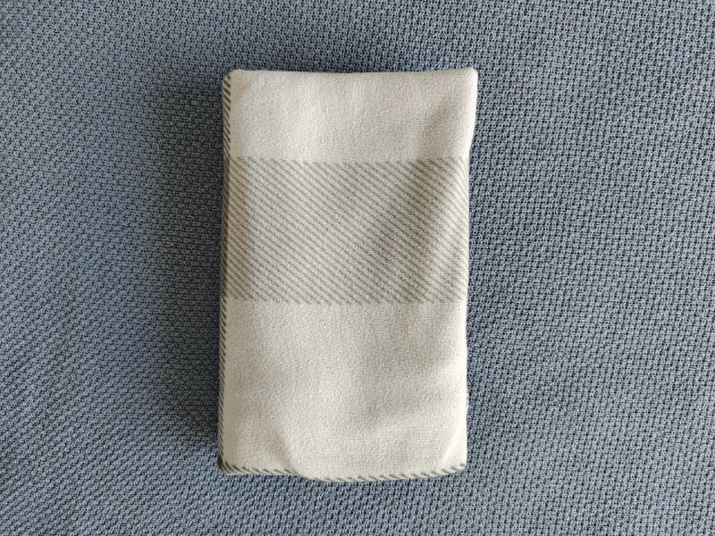 Рамка, бутылка для путешествий, тройник, щетка, плед, скотч, краска для бровей 5