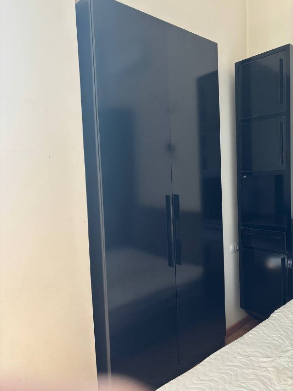 прикроватные стойки, рабочий стол, кровать, шкаф 3