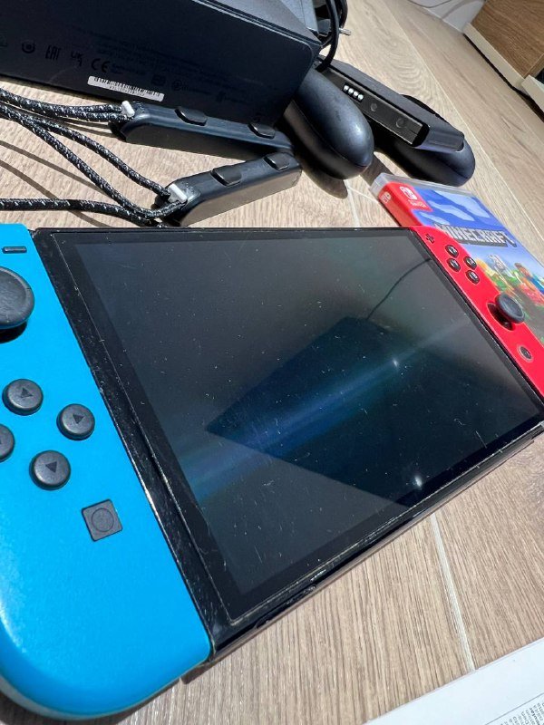 Nintendo Switch OLED Red/Blue с игрой Minecraft 2