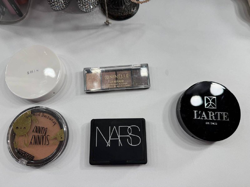 пудра Shik, бронзер Lixvisage, румяна NARS, тени Нинель 3