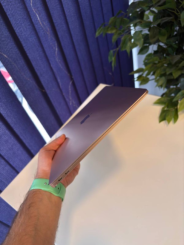 MacBook Air 2018 gold i5 8/128GB 7