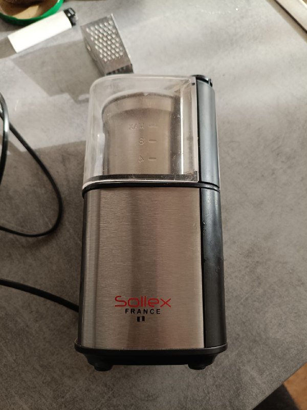 Кофемолка, сумка, мотошлем с защитным чехлом по 50 лари 2