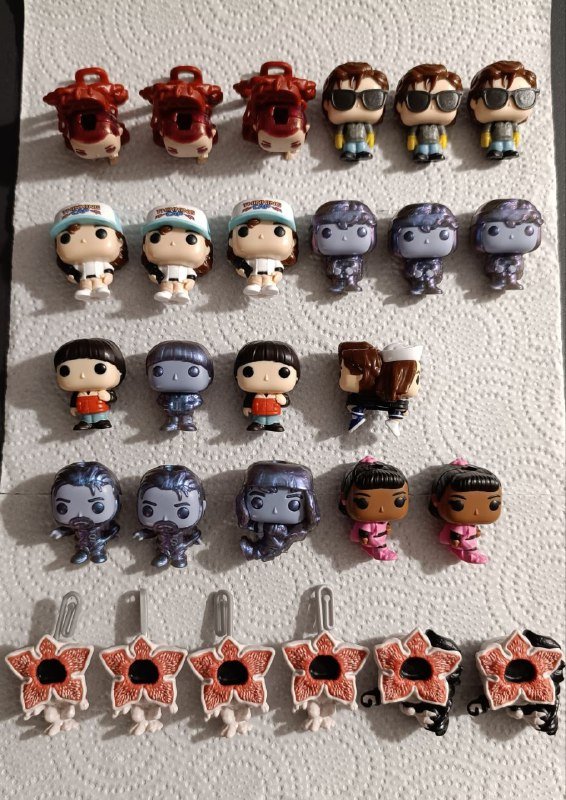 Фигурки из Киндеров Очень странные дела