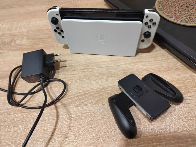 Nintendo Switch OLED, Hyperion PRO 2