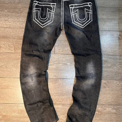 Джинсы и худи C.P. Company