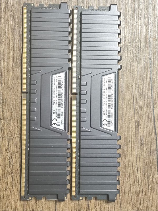 Комплект оперативной памяти Corsair Vengeance LPX 32GB DDR4 2