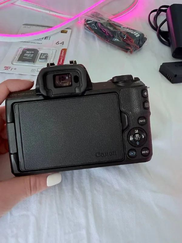 Canon EOS M50 Mark II, Canon EF-M 22mm f/2 STM 6