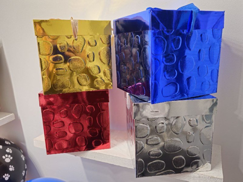 шары, подарочные коробки, пакеты, бумага для обертывания, свечи и ленты 8