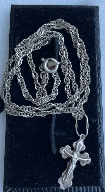 Серебряная цепочка с крестиком