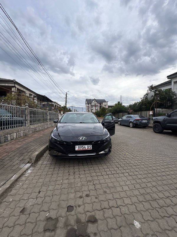 Hyundai Elantra гибрид 2023 года 2