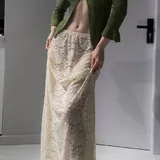 Зеленая кофточка, красная кофточка, красная юбка, кофта с узором, шорты, штаны в клеточку 1