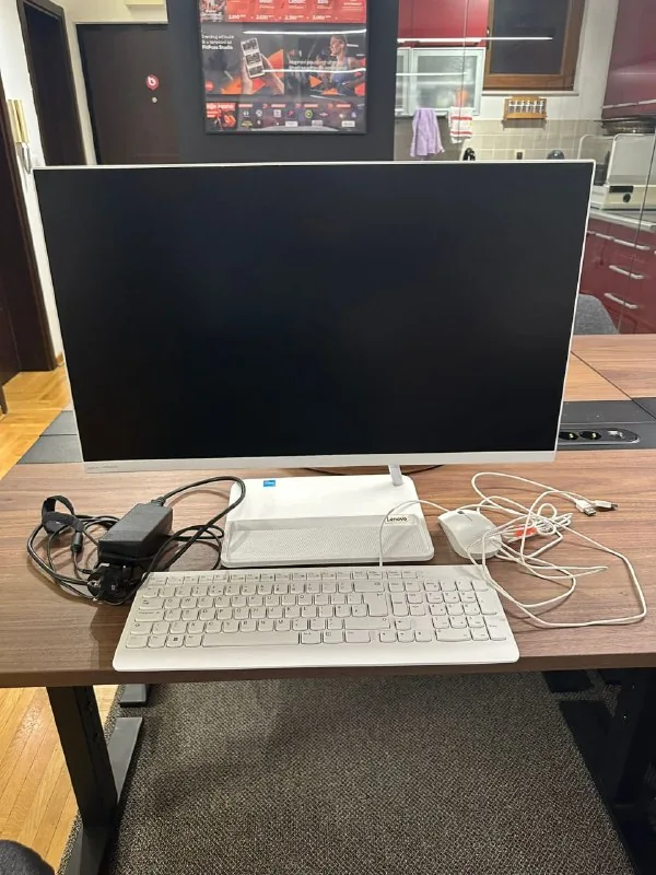 Два моноблока Lenovo IdeaCentre AIO 3 и HP Pavilion 24 1