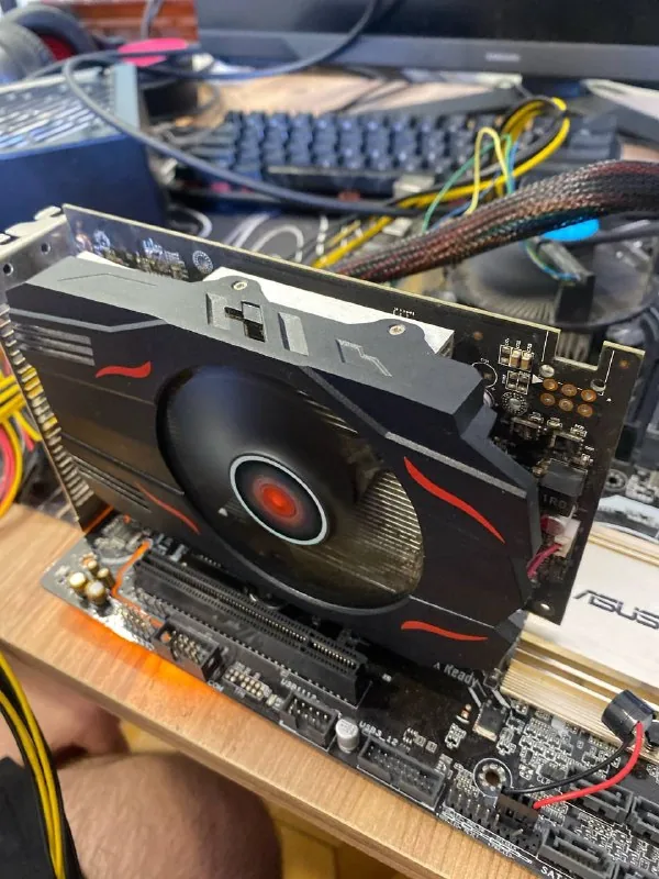 AMD Radeon RX 550 4GB видеокарта