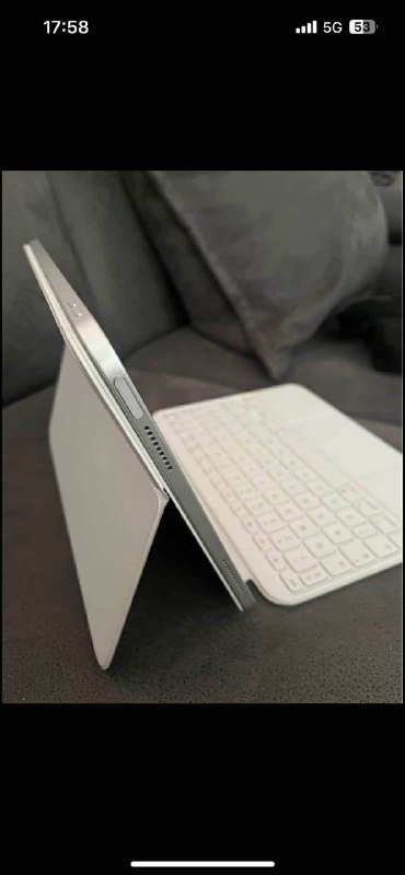 iPad 10-го поколения, клавиатура-чехол 3