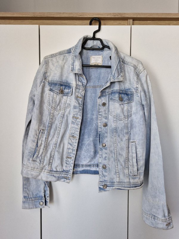 Пуловер Cos, Джинсовка Stradivarius, Укороченная кофта, Юбка со складками 2