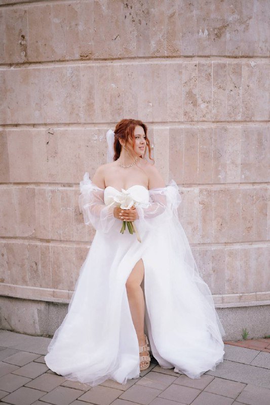 Проектор Wanbo X5, VR-очки Meta Quest 2, плита, виброплатформа, комплект для балкона, свадебное платье, гидромассажная ванночка, туфли High Heels 6