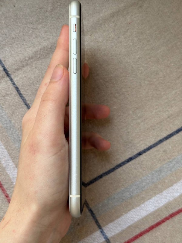 iPhone 11 128GB белый 3