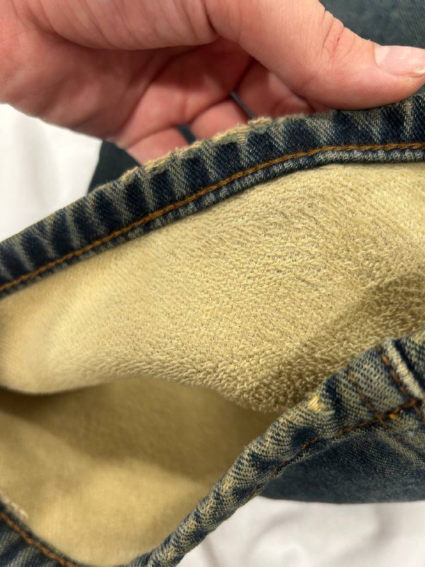 Пальто, платья, джинсы, кроссовки New Balance, полка 6