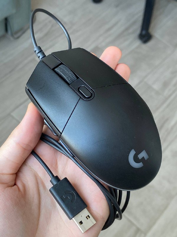 Лампа настольная Xiaomi, Плойка Babyliss, Клавиатура Razer, Беспроводная зарядка Baseus, Мышь Logitech 7