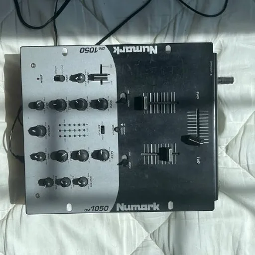 DJ-микшер Numark DM1050