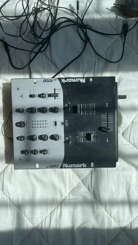 DJ-микшер Numark DM1050