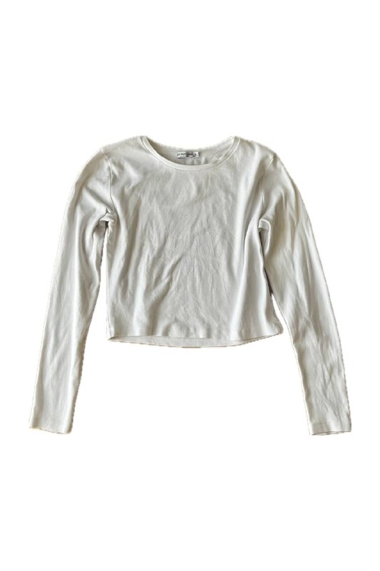 черная водолазка, белая водолазка, белая футболка, спорт штаны, свитер с открытыми плечами, свитер с горлом, джинсы 2