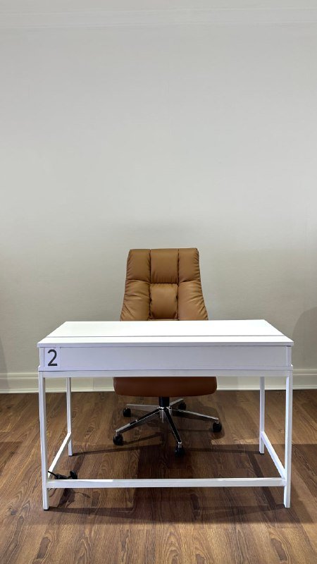 Многофункциональный рабочий стол с ящиками и розетками