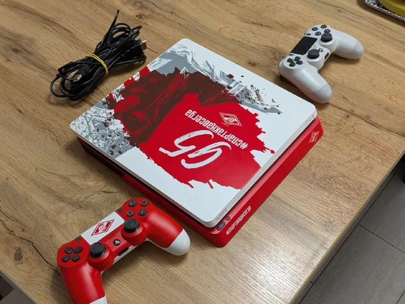 PS4 Slim Spartak Edition, 2 геймпада