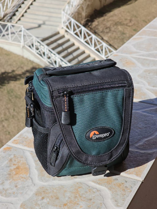 Сумка для камеры Lowepro Nova Micro AW