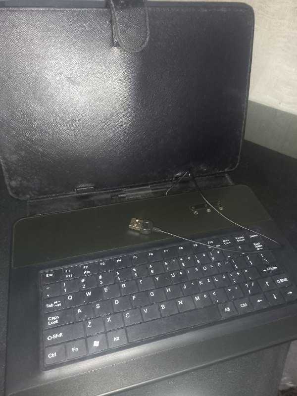 Вентиляторы, зарядные устройства, телефоны, клавиатура, кабель, игрушка 8