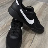 Поло Wrangler, сороконожки Puma, кроссовки Nike, джинсы Levi’s 3