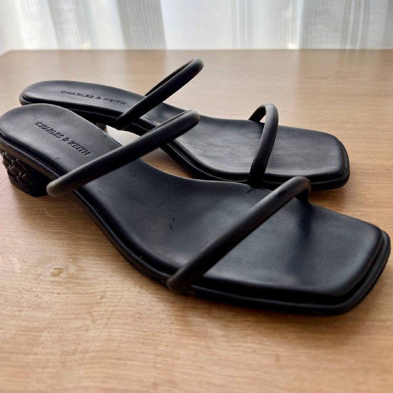 Черные босоножки Charles and keith, Коричневые босоножки Mango 37 размер