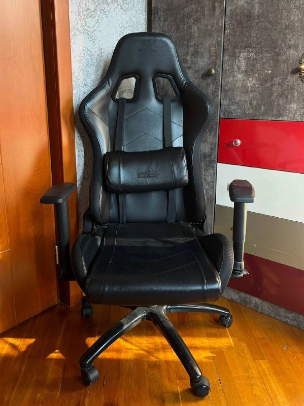 Игровой стул с RGB подсветкой 2E OGAMA RGB Black