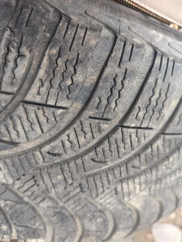 Зимняя резина 215/55 R17