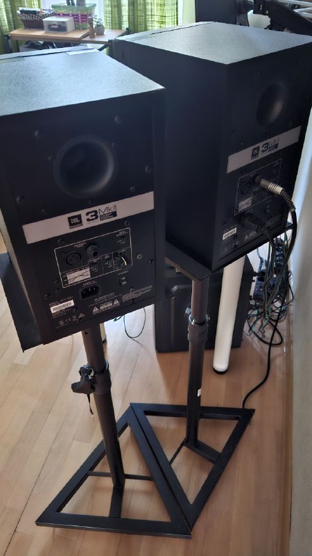 JBL 305P Mkll студийные мониторы с стойками и кабелями 2