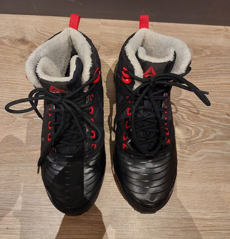 Зимние женские ботинки Reebok 2