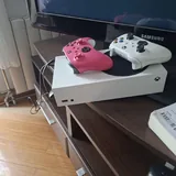 XBOX Series S с двумя геймпадами и аккумулятором 1