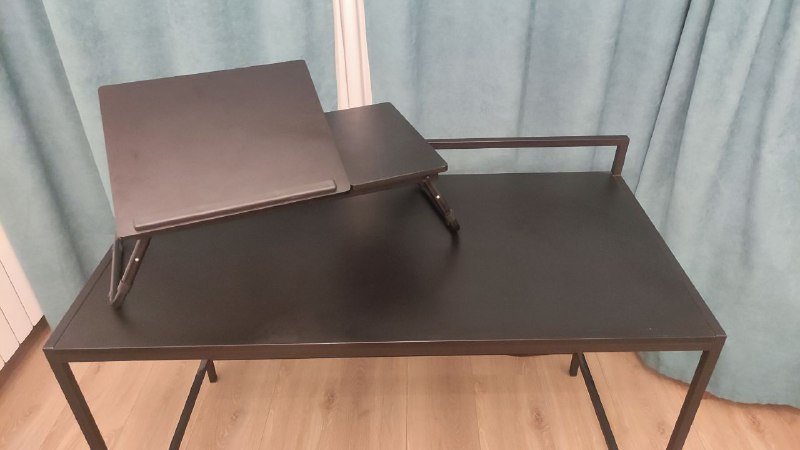 Офисные стулья IKEA MARKUS, Рабочие столы 3