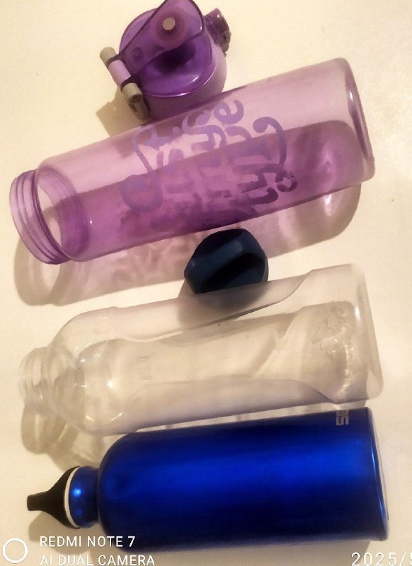 кастрюли, сковороды, чашки, тарелки, графины, бутылки, кухонные принадлежности 7