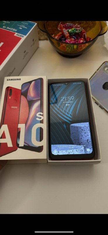 iPhone 12 mini, Samsung Galaxy A10s, Samsung Galaxy J2 Core, AirPods 3, Зарядный кейс, Левый наушник 4