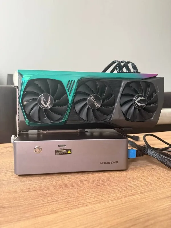 ZOTAC Gaming GeForce RTX 3090, док-станция Aoostar AG01S 1