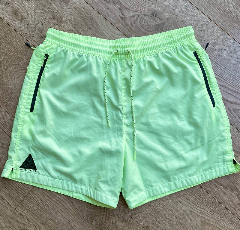 Майка Nike, плавки Carhartt, шорты Nike ACG, шорты Nike 6